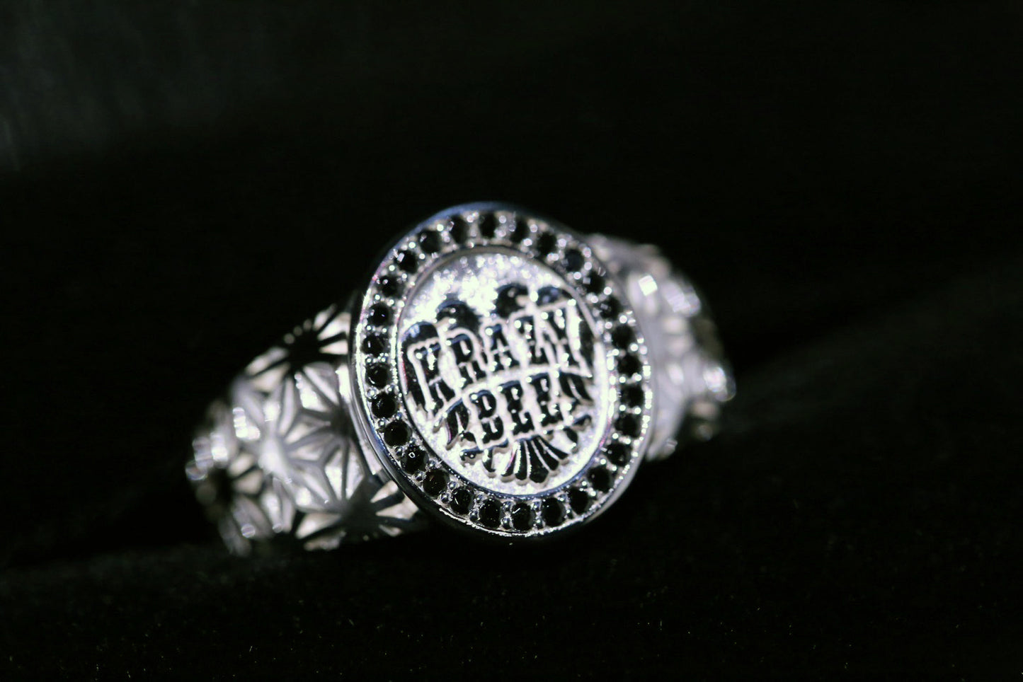 KRAZY BEE SIGNET RING