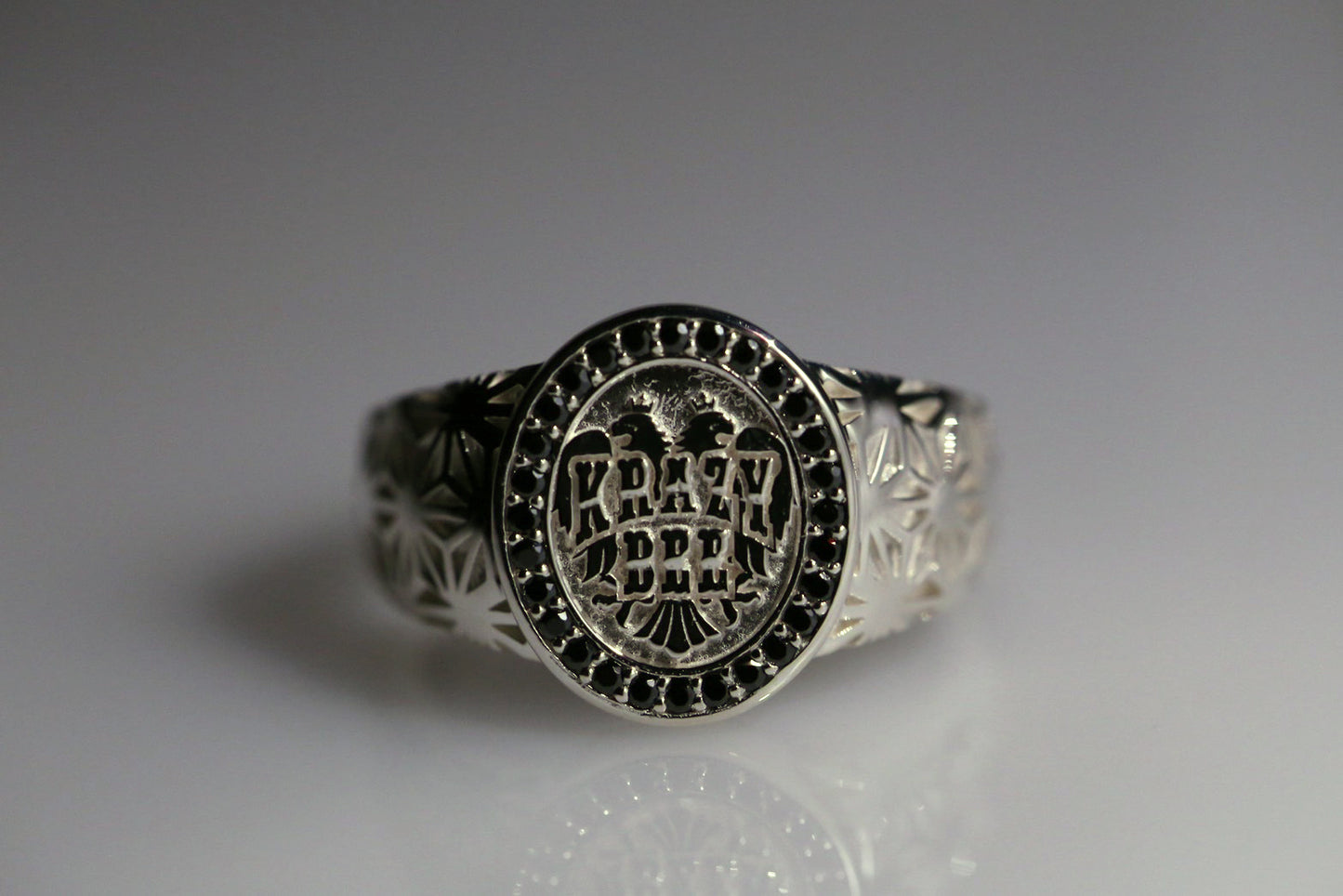 KRAZY BEE SIGNET RING