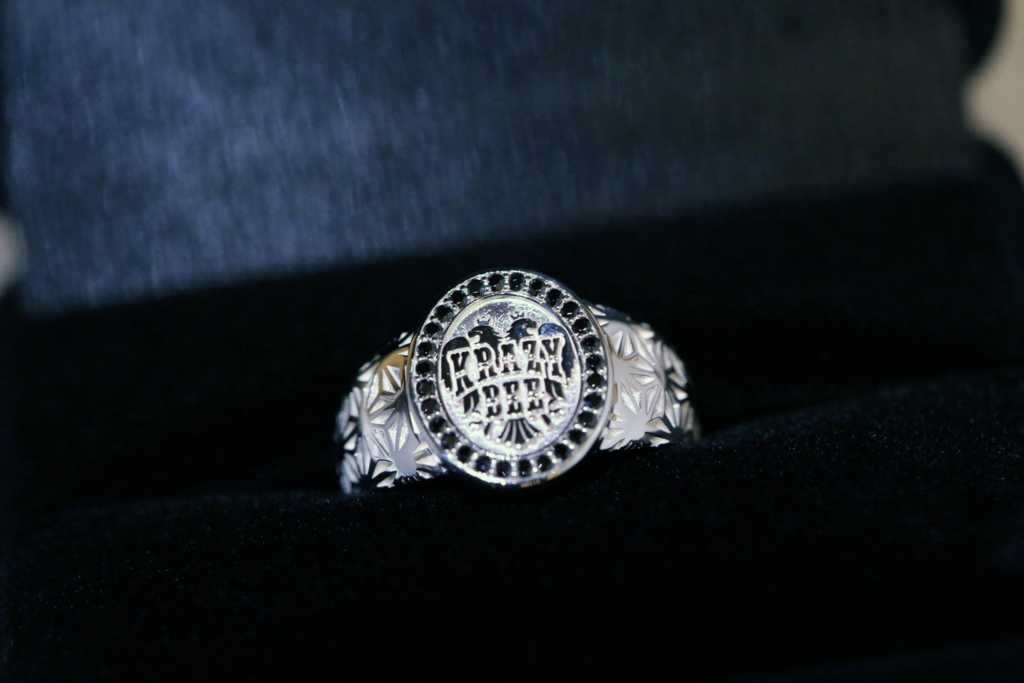 KRAZY BEE SIGNET RING